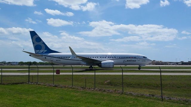 Boeing 737-800 (N8702L) - New 737-8 MAX at KSRQ for a week of flight tests. (4/17/2016)