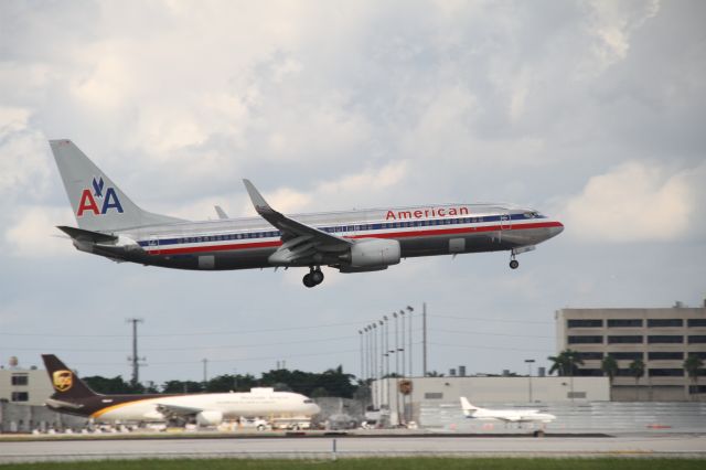 Boeing 737-800 (N850NN)