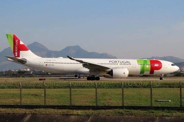 Airbus A330-300 (CS-TUL)