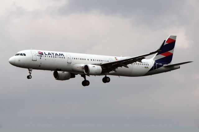 Airbus A321 (PT-XPL)