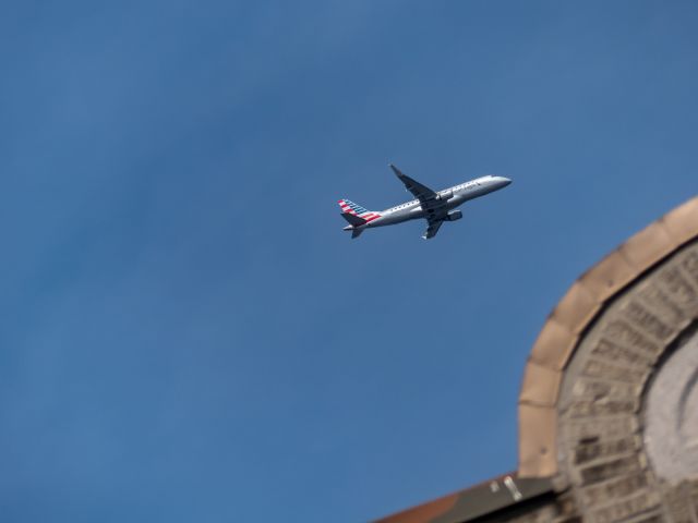 Embraer 175 (N437YX) - DCA-LGA 04/17/2019 1045AM 3500FTbr /THE BRONX camera-FZ300.