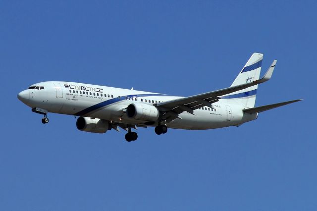 Boeing 737-700 (4X-EKA) -  Final on runway 30. 10/2015 flight from Athens, Greece.