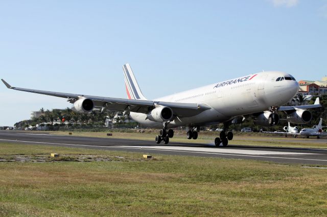 Airbus A340-300 (F-GLZK)