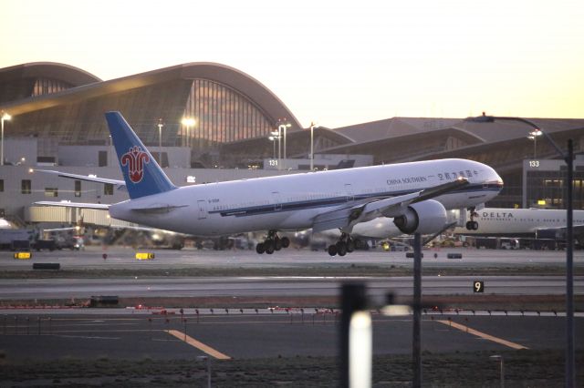 BOEING 777-300ER (B-20DM)