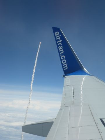 Boeing 717-200 — - Space Shuttle Atlantis - seen from Airtran