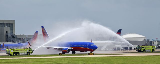 Boeing 737-700 (N8609A)