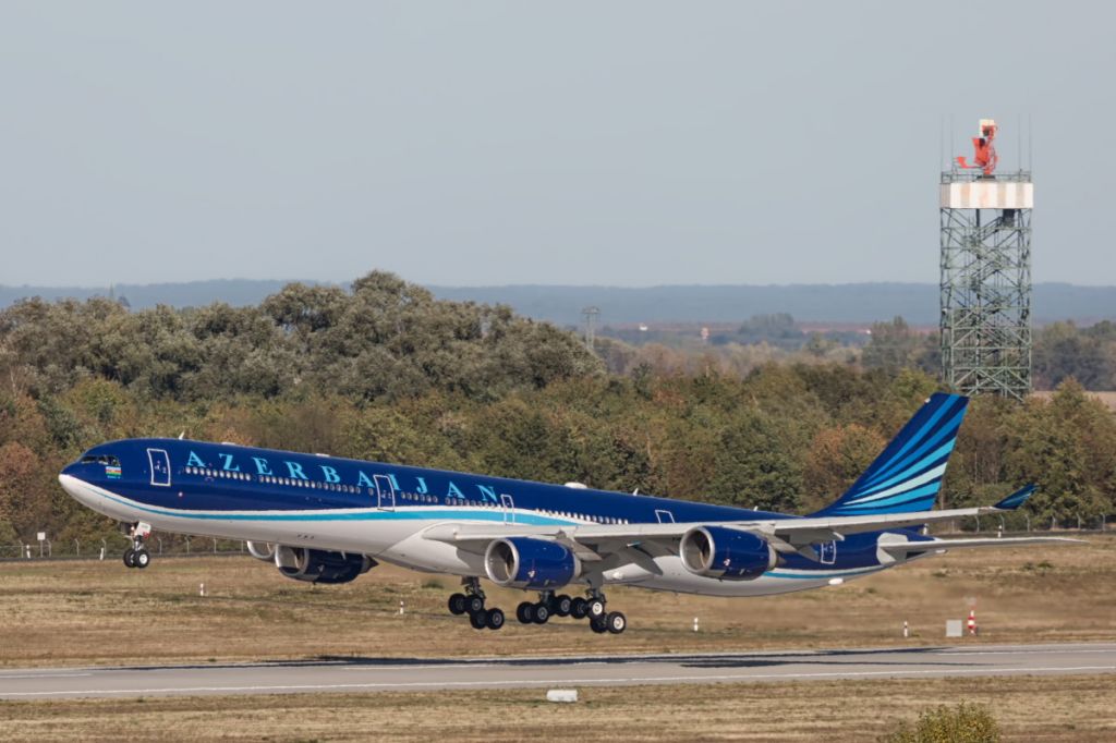 Airbus A340-600 (4KA108)