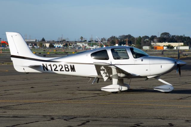 Cirrus SR-22 (N122BM)