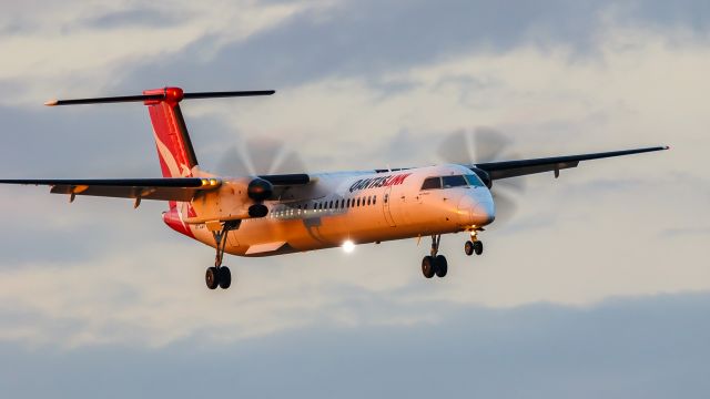 de Havilland Dash 8-400 (VH-LQG)