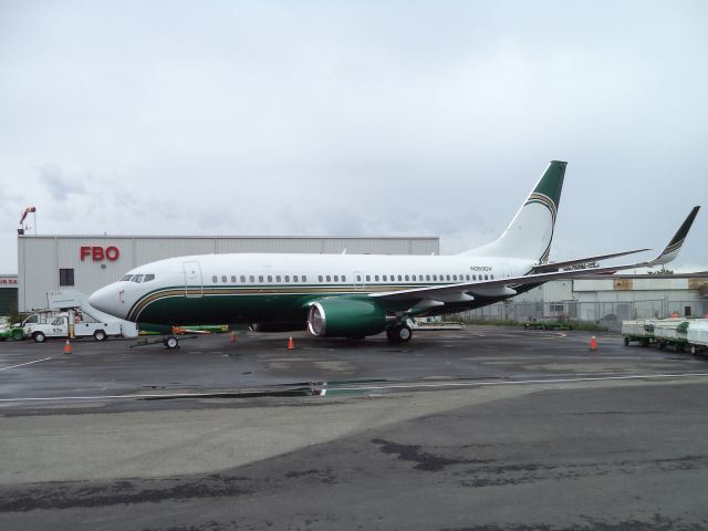 Boeing 737-700 (N260DV)