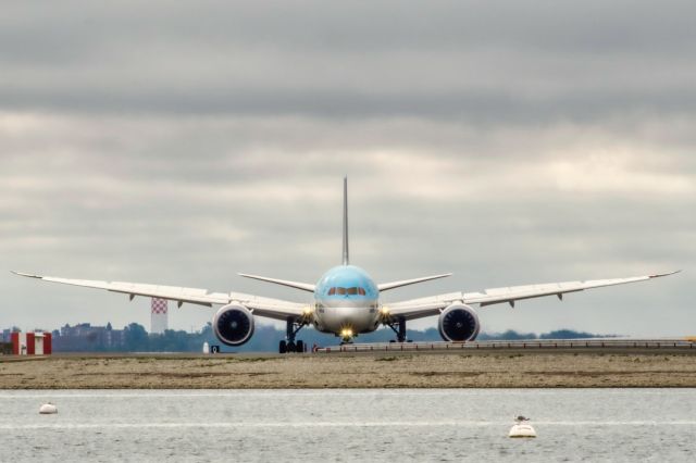 HL7206 — - Korean 787 after landing in Boston