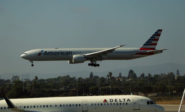 BOEING 777-300 (N732AN) - 8/25/18 inbound for Rwy 24R 