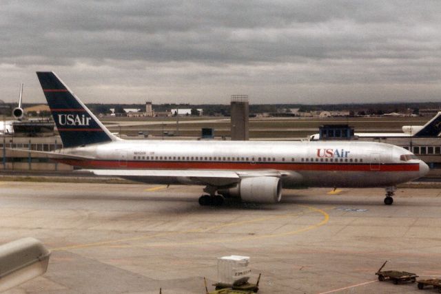 BOEING 767-200 (N652US) - Seen here in Nov-91.  Reregistered N252AU 4-Oct-06.  Ferried to KVCV 30-Apr-15 for storage.