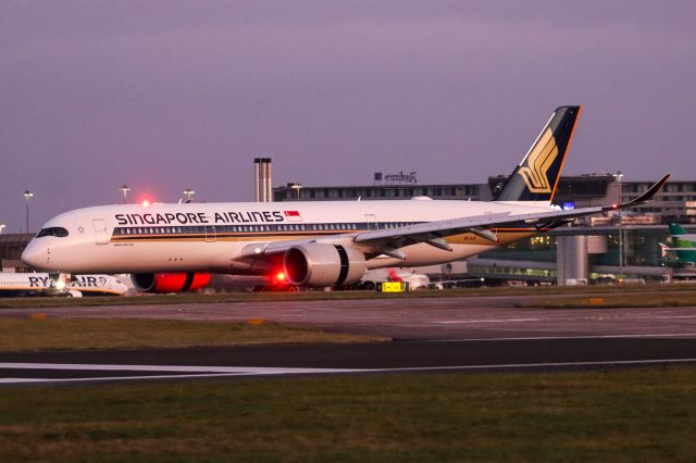 Airbus A350-900 (9V-SJC) - Arriving at sunrise from Singapore, SIA302.  This returns to SIN as SIA301.  