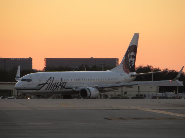 Boeing 737-700 (N590AS)