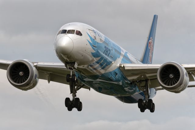 Boeing 787-8 (B-2737) - 4th August, 2024: Flight CZ 607 from Wuhan Tianhe is on short finals to runway 27L at London Heathrow. 