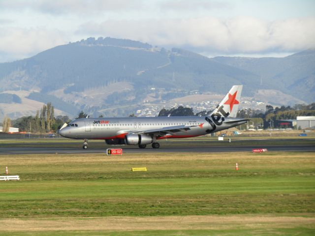 Airbus A320 (VH-VQR)