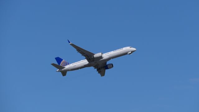Boeing 757-200 (N17105)