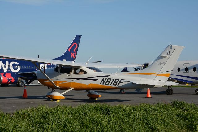 CESSNA T182 Turbo Skylane (N618F) - Visiting CYHU on 22-10-2022