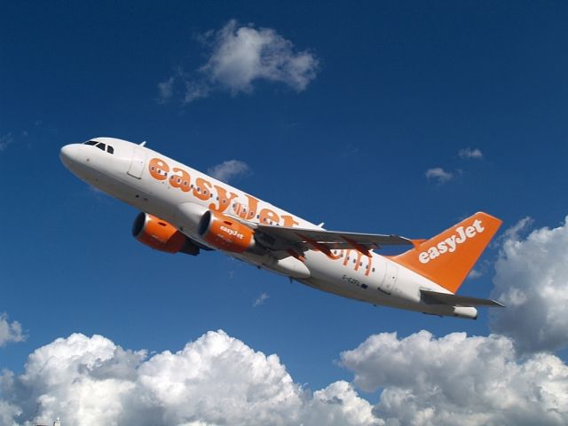 Airbus A319 (G-EZFL)