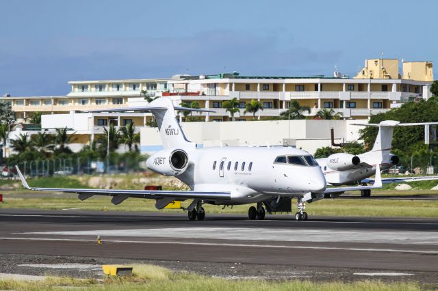 Bombardier Challenger 300 (N536XJ)