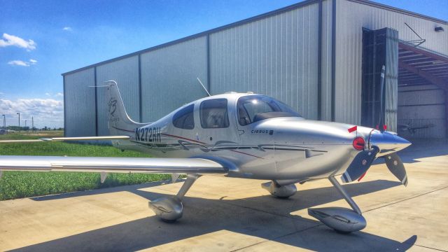 Cirrus SR-22 (N272RH)