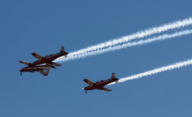 — — - Roulettes in action at Avalon Air Show 2013