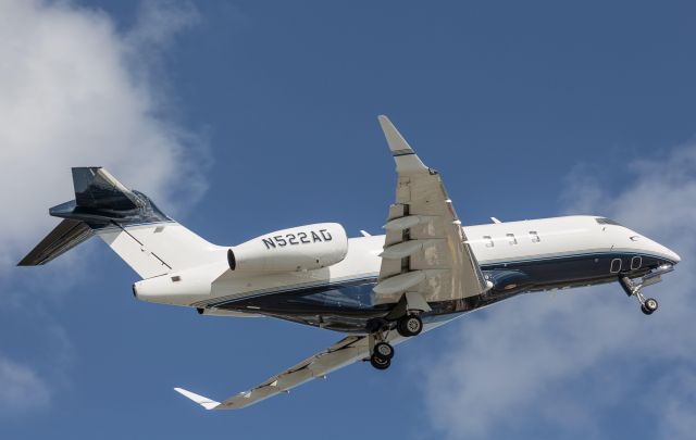 Bombardier Challenger 300 (N522AD)