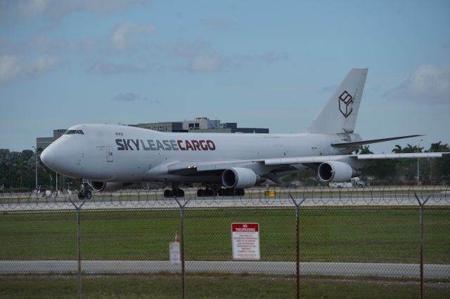 Boeing 747-400 (N904AR) - READY FROM TAKE OFF RUNWAY 9 Miami