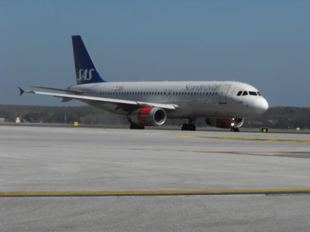 Airbus A320 (OY-KAU)