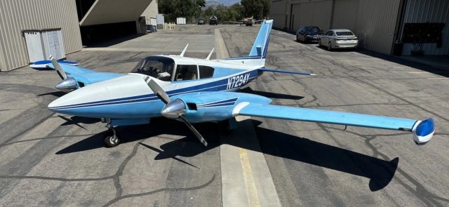 Piper PA-30 Twin Comanche (N7294Y)
