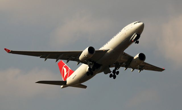 Airbus A330-200 (TC-JDP)