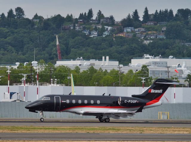 Bombardier Challenger 300 (C-FGGF) - Landing on 14R at Boeing Field, Seattle, Washington.