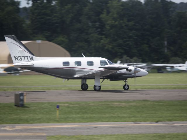 Piper Cheyenne (N37TW) - Runway 08. 17 June 2015.