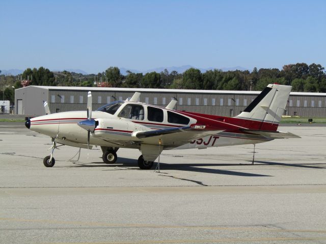 Beechcraft 55 Baron (N665JT) - On the ramp