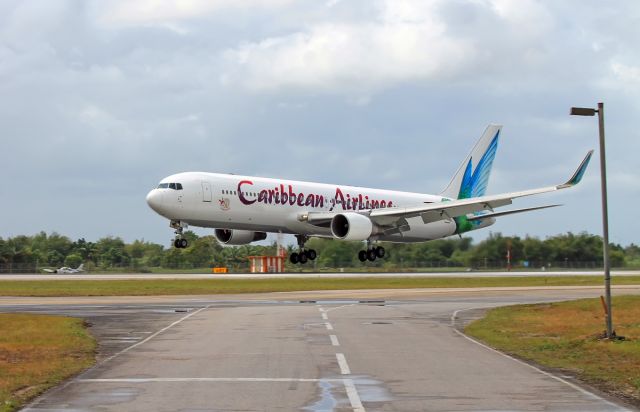 BOEING 767-300 (9Y-LGW)