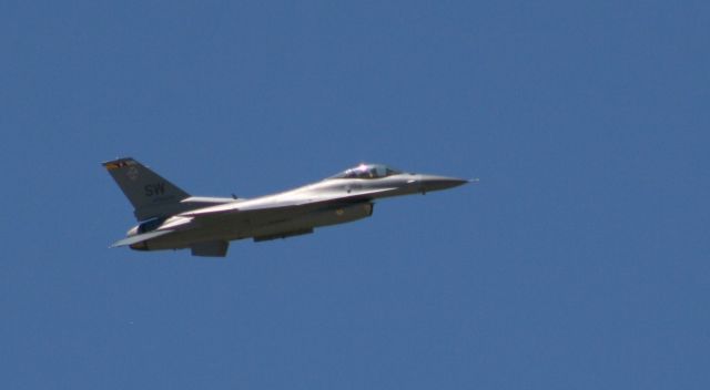 Lockheed F-16 Fighting Falcon — - F-16 USAF Viper Team East, Blue Thunder Airshow, 24 Jul 10