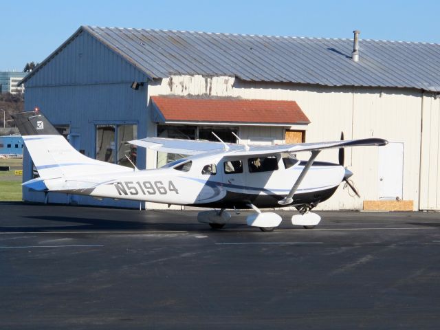 Cessna 206 Stationair (N51964) - Taxiing in after landing runway 26.