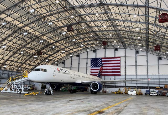 Boeing 757-200 (N6714Q) - USA