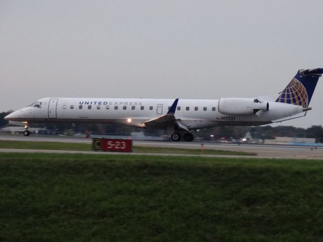 Embraer EMB-145XR (N11121)