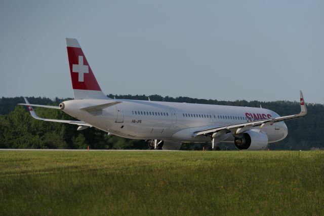 Airbus A321neo (HB-JPB) - Ready for Take-off on RWY 10 (26th May 2022)