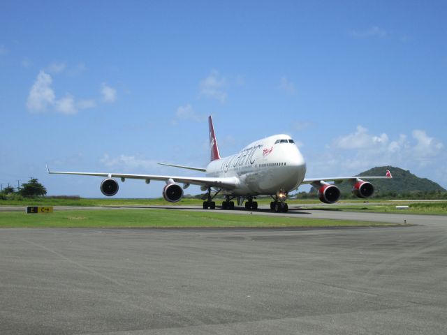 Boeing 747-400 (G-VXLG)