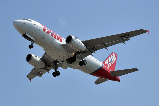 Airbus A319 (PR-MBU)