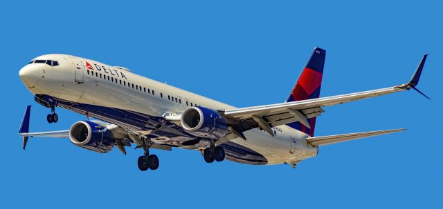 Boeing 737-900 (N916DU) - N916DU Delta Air Lines Boeing 737-932ER s/n 64884 - Las Vegas - McCarran International Airport (LAS / KLAS)br /USA - Nevada June 8, 2021br /Photo: Tomás Del Coro