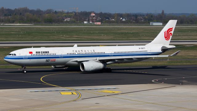 Airbus A330-300 (B-5977)