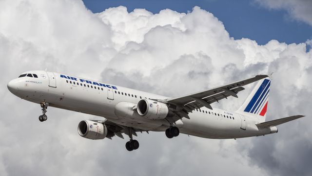 Airbus A321 — - Air France, A321, approaching runway 027R at LHR.