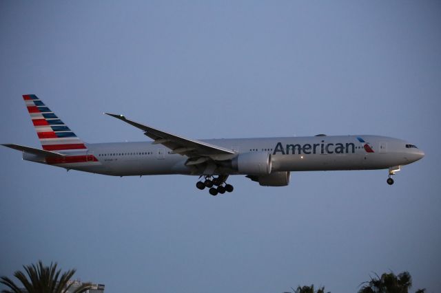 BOEING 777-300ER (N723AN)