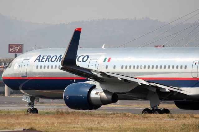 BOEING 767-300 (XA-APB) - AMX005