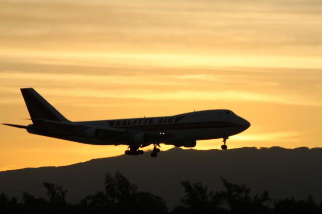 Boeing 747-200 —