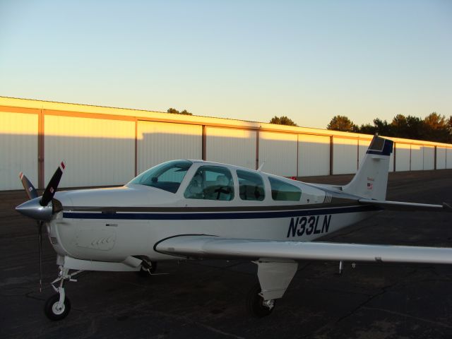 Beechcraft Bonanza (33) (N33LN)